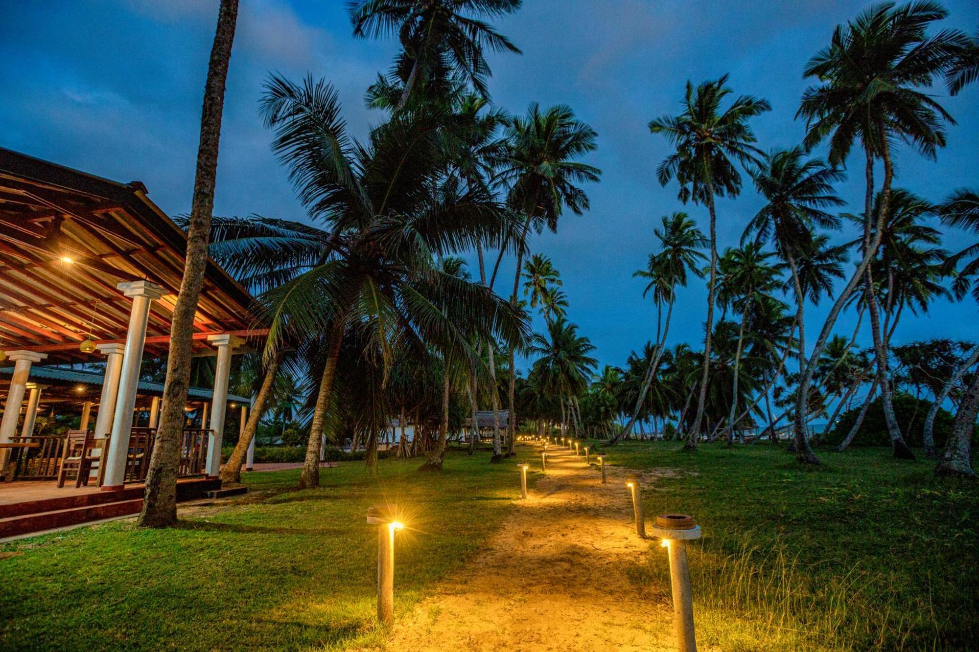 Helios Beach Resort Tangalle Exterior foto