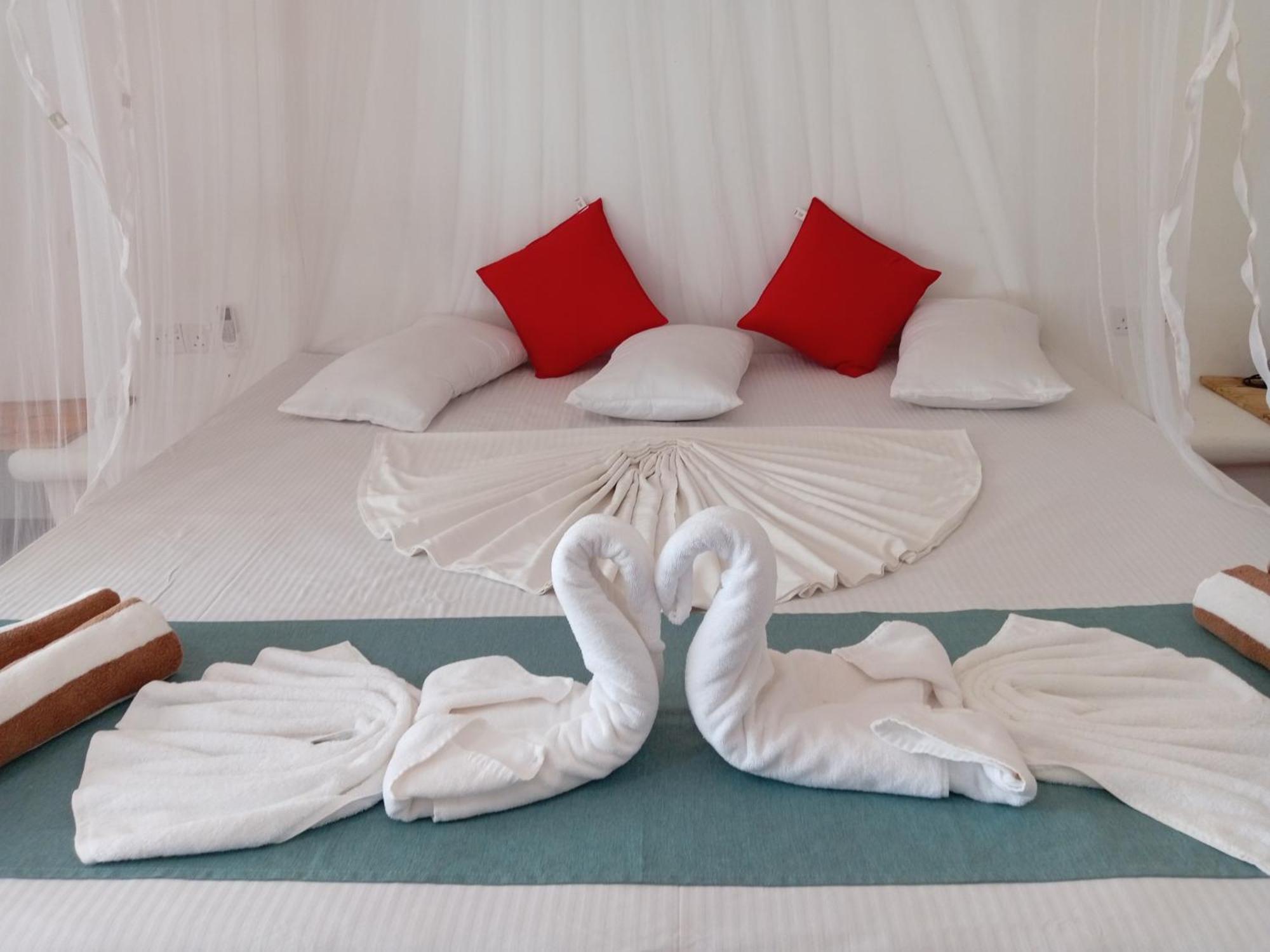 Helios Beach Resort Tangalle Exterior foto