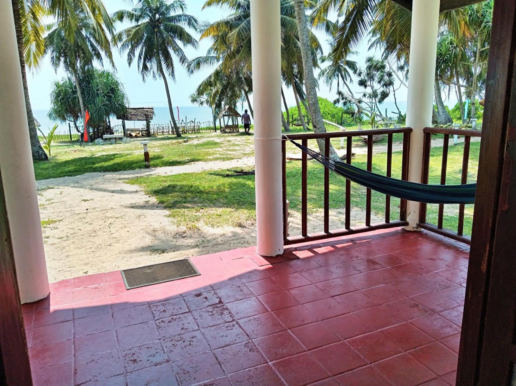 Helios Beach Resort Tangalle Exterior foto
