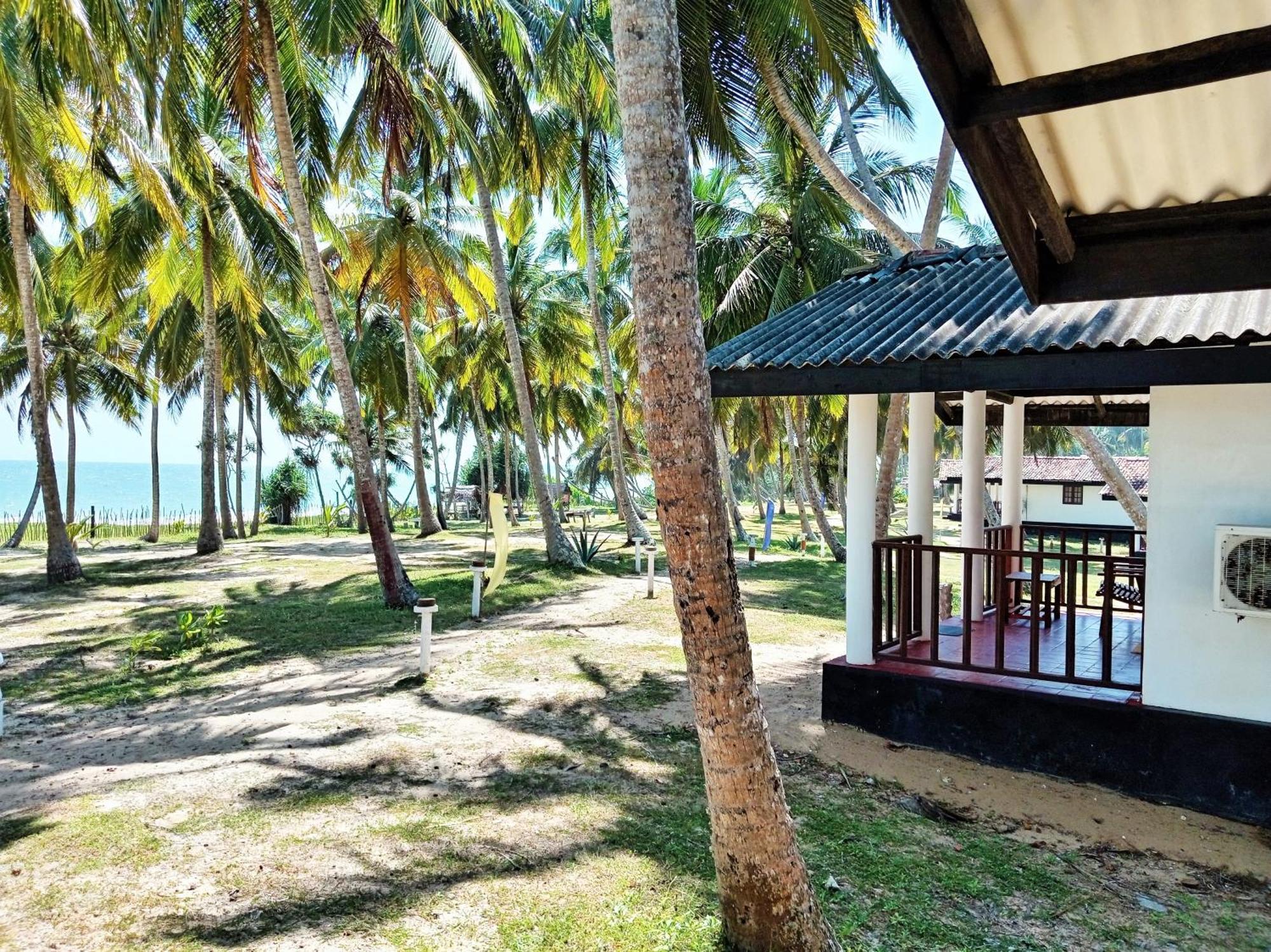 Helios Beach Resort Tangalle Exterior foto