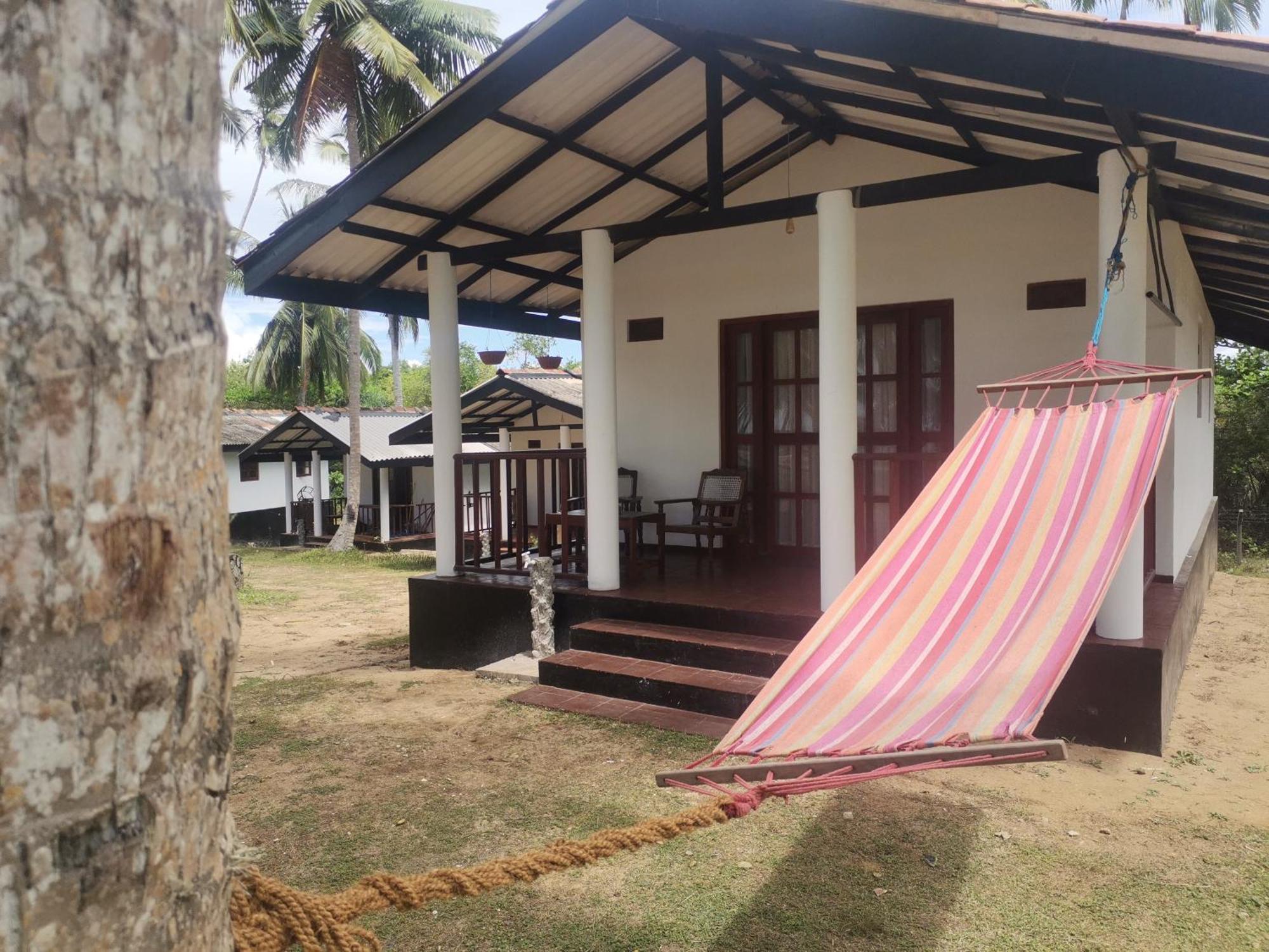 Helios Beach Resort Tangalle Exterior foto