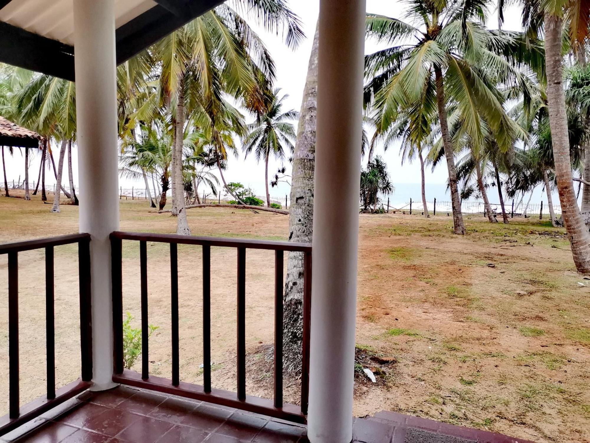 Helios Beach Resort Tangalle Exterior foto